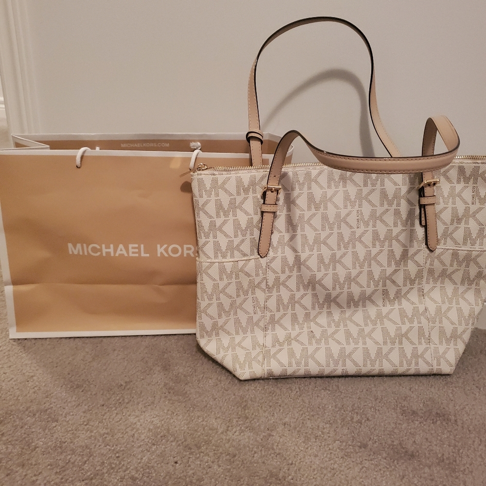 Michael Kors Voyager Bag